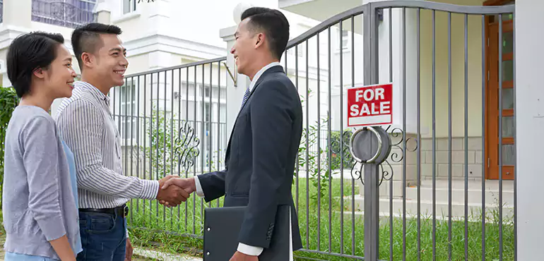 Why Choose Us to Sell Your House in Greendale, WI?