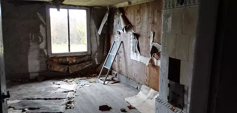 Why Selling a Distressed House Through Traditional Methods Fails in Janesville